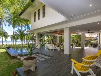 Beachfront Modern Luxe Villa Steps from the Sand! Hotels in Esterillos Este