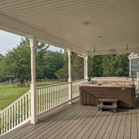 Perfect View: Plenty of room for everyone to stay and play!