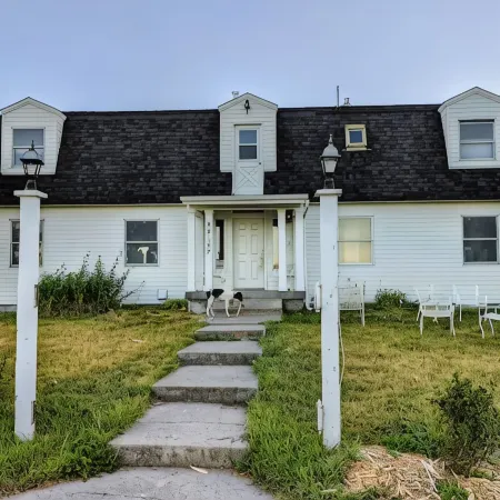 Magnificent 9 bedroom home near Bozeman with private Gallatin River access