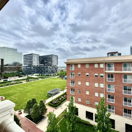 Quiet King Size with City Views
