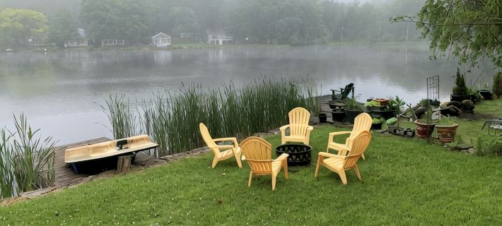 Lake Front home, dock w/2 kayaks, firepit, grill, pedal boat. Lv2 EV charger Отели в г. Мидлсекс