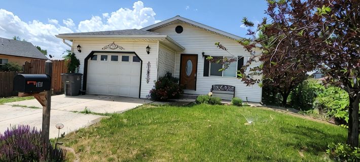 Quiet charming 3-bedroom house in central Cortez with WiFi and central air. Hotels in Montezuma County