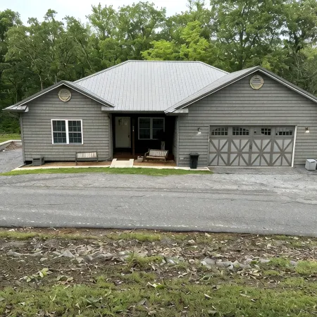 The Nauti Farmhouse - 1 Mile to Moors Resort w Dock/Golf Cart/Pontoon Rental