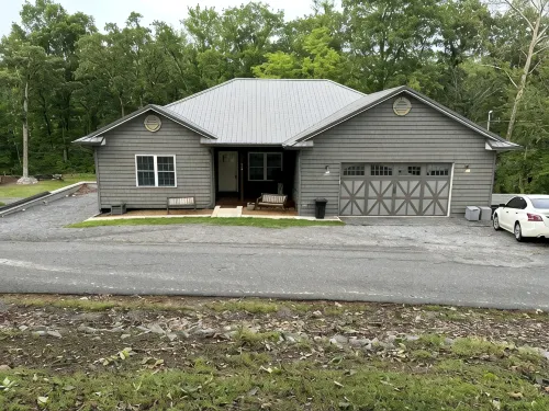 The Nauti Farmhouse - 1 Mile to Moors Resort w Dock/Golf Cart/Pontoon Rental