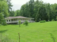 2-Bedroom Vacation Home Minutes Away from Greencastle and Depauw Campus Hotels in Putnam County