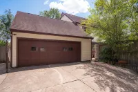 Spacious & Quiet 5 Beds, 3.5 Bathroom Home Away from Home in Katy, Texas - Private Pools