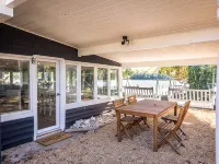 The Little Blue Cottage - Topping : Waterfront! Hotels in Middlesex County