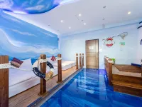 rococo Hotels near Feng Chui Sha