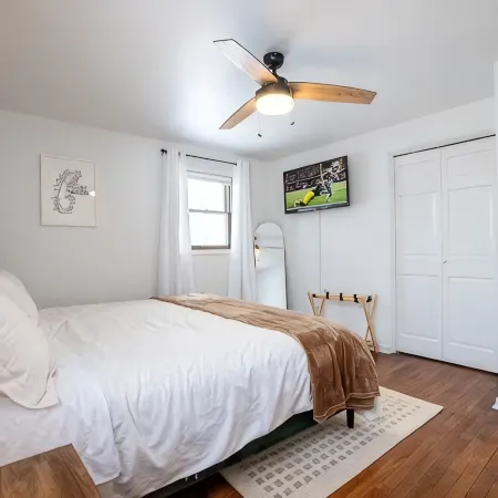 Packer Pilgrimage 1 - Sunroom + Pet Friendly