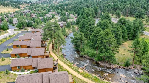 Prime River Frontage Home/ AC/1mi to EP & 2mi to Rmnp/Fish Outside Your Door! - 4-Star