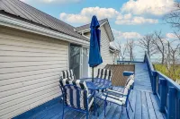 Front Porch & Balcony overlooking Park/Lake Erie! Cedar Point, Fishing & Beach! - Wifi