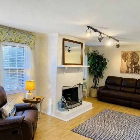 3 Bedroom Townhome in Excellent Location