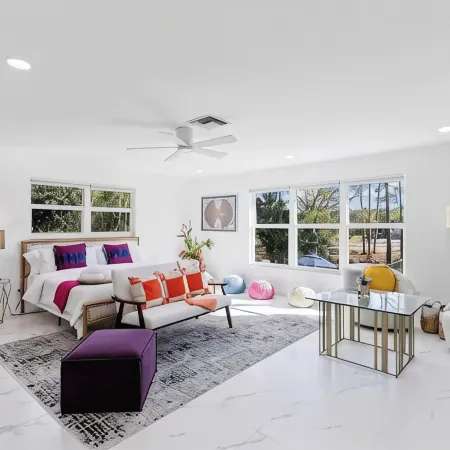 Luxurious 7-bedroom villa with pool/spa and pickleball court in fabulous Naples