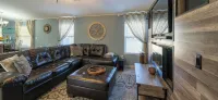 LUXURY RETREAT / PICKLEBALL COURT,  less than 3 miniutes from Winstar Casino! - 3-Star