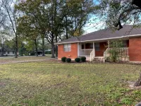Comfortable home in the heart of Conroe, Texas and minutes away from Lake Conroe - 3 stjerner