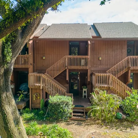 Unforegettable 19th Hole Condo - Steps from the Country Club & Golf - Pets OK!