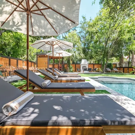 Luxury Retreat Downtown Pool Spa Sleeps 14