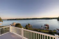 Lakefront w/ private dock, hot tub, game room, boat house hangout - Boutique