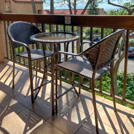3 minutes walk to the beach. Nearby shopping and restaurants