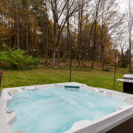 Historic 150-Year-Old Farmhouse, Jacuzzi Included