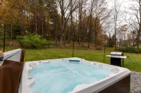 Historic 150-Year-Old Farmhouse, Jacuzzi Included - Kuntosalit