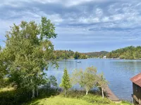 Lakeside Home with Mountain Views - Wifi