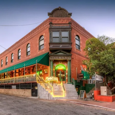 Private Mountain View Retreat Near Downtown Bisbee Отели в г. Бисби
