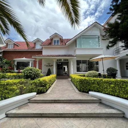 Casa Bonita Hotel & Luxury Residence