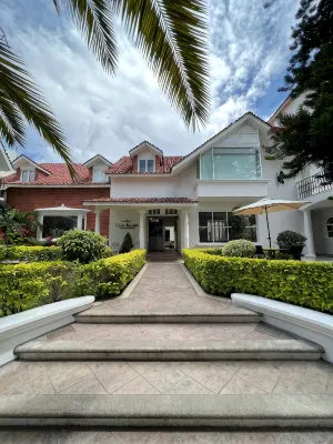 Casa Bonita Hotel & Luxury Residence
