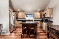 Cowboy Cabin on Cooper - 4-Star