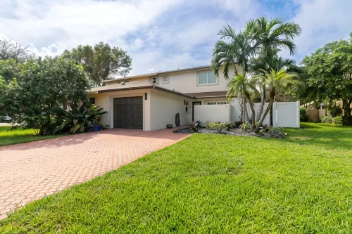 Modern Delray Beach Charmer - Near Atlantic Ave. in Delray Beach - Kitchens