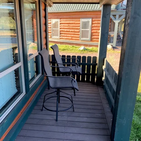 Luxury Cabin Near Two Medicine Lake