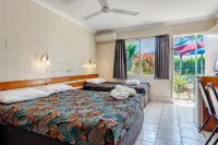 Demi View Motel - parking