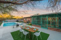 Lester Place: Retro-Inspired Artist’s Escape with Pool! - Kolam Renang Peribadi