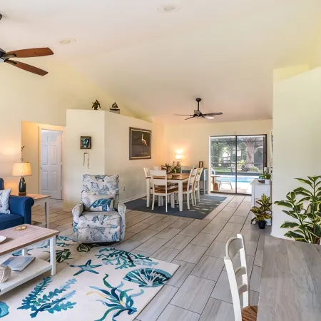 🍹🌞 Coastal Getaway! Heated Pool, Private Patio, Fenced Yard, 5 miles to Beach!