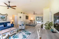 🍹🌞 Coastal Getaway! Heated Pool, Private Patio, Fenced Yard, 5 miles to Beach! - Wi-Fi
