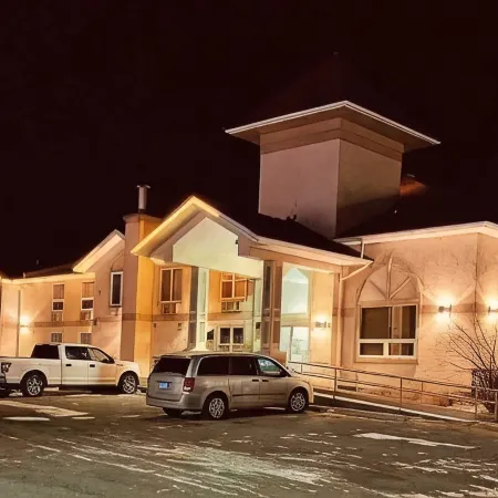 Aurora Park Inn & Suites