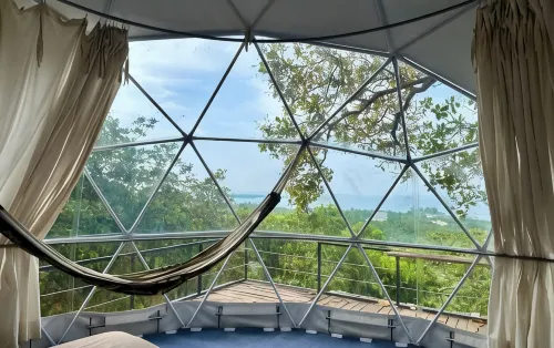 Tropical EGlamping - Pool