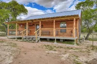 Rustic Cabin with Firepit and Grill - 10 Mins to Main St
