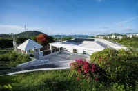 Villa Cabrita - Walk to the Ritz beach!  East End - 2-Star