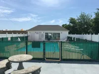 Jameson Inn Douglas - Pools