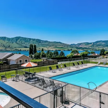Lake Chelan Shores: Sandy Beach Delight # 1-5; Chelan, WA. Beautiful 2-bdr condo Отели в г. Челан