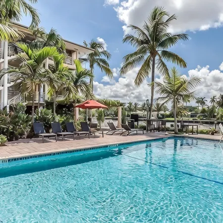 Modern Coastal 2Br on Intracoastal • Walk to Beach
