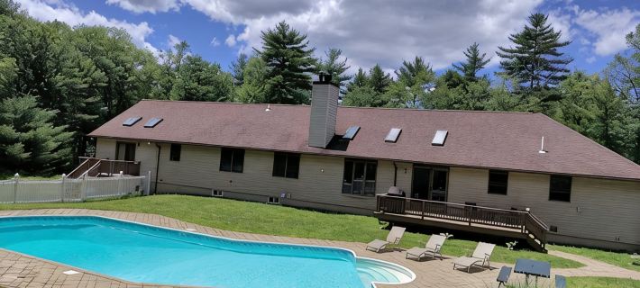 Spacious 4 bedroom house with a private pool in a quiet area Hotels in Sullivan County