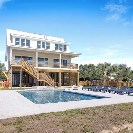 Beach Views, Heated Pool/Spa, Fire Pit, & Golf Green and walkable to downtown!