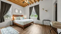 5-Star 2Br: Clean, Comfy, SuperHost Hospitality