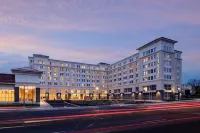 โรงแรมแมดิสัน และศูนย์การประชุมเชอนานโด