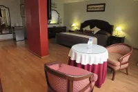 Hotel Britania San Borja - parking