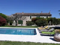 Mas la Pomarede Hotels in Robion