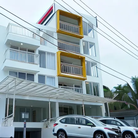 The White Orchid Luxury Service Apartments Отели рядом с достопримечательностью «Больница «Астер-Медсити»»